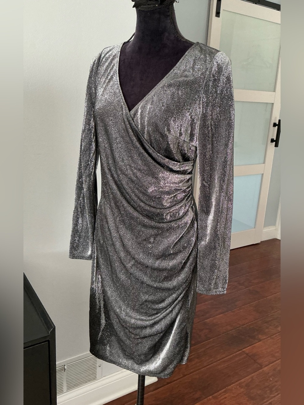 White House Black Market ELEGANT Silver Metallic Drape-Front Long Sleeve Dress🌹